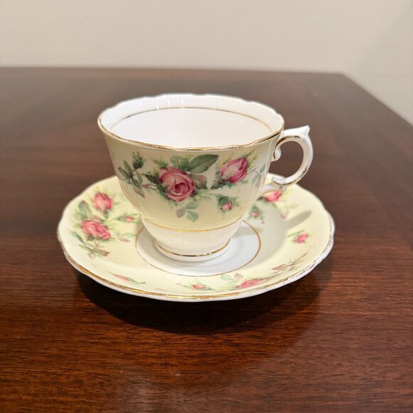 Colclough English Tea Cup and Saucer Set - Yellow with Pink Roses - Picture 3 of 6